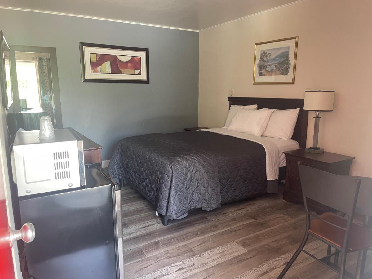 Nites Inn Motel Cornwall Dış mekan fotoğraf